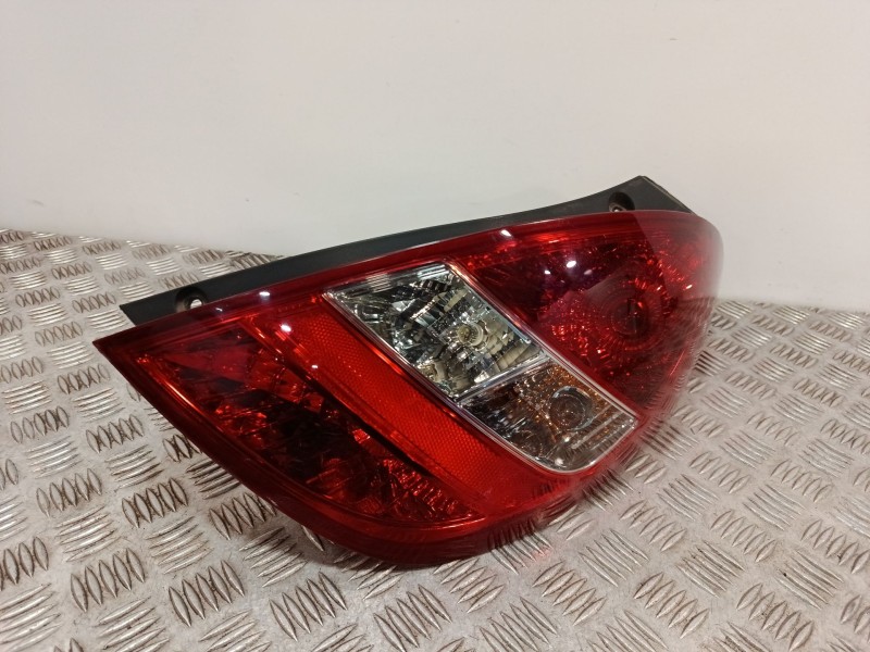 Recambio de piloto trasero derecho para hyundai i20 i (pb, pbt) 1.2 referencia OEM IAM 924021J000  