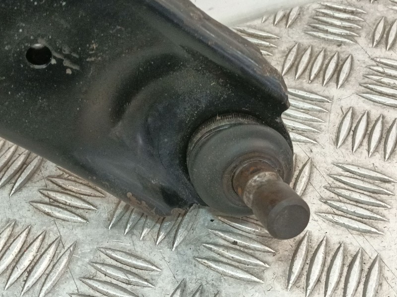 Recambio de brazo suspension inferior delantero derecho para mazda 3 lim. (bl) referencia OEM IAM 8V613  