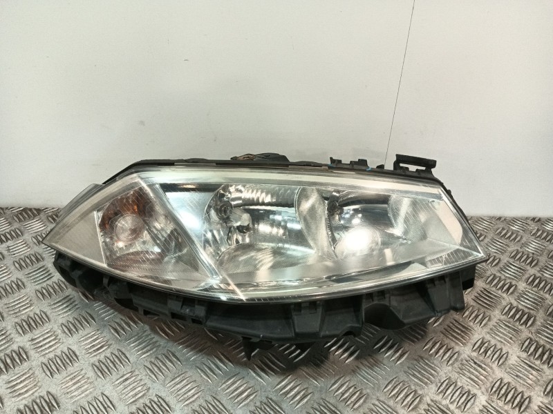 Recambio de faro derecho para renault megane ii berlina 5p referencia OEM IAM 89307005 7701064017 