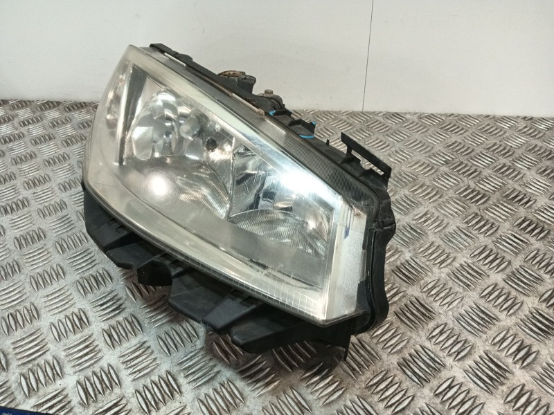 Recambio de faro derecho para renault megane ii berlina 5p referencia OEM IAM 89307005 7701064017 