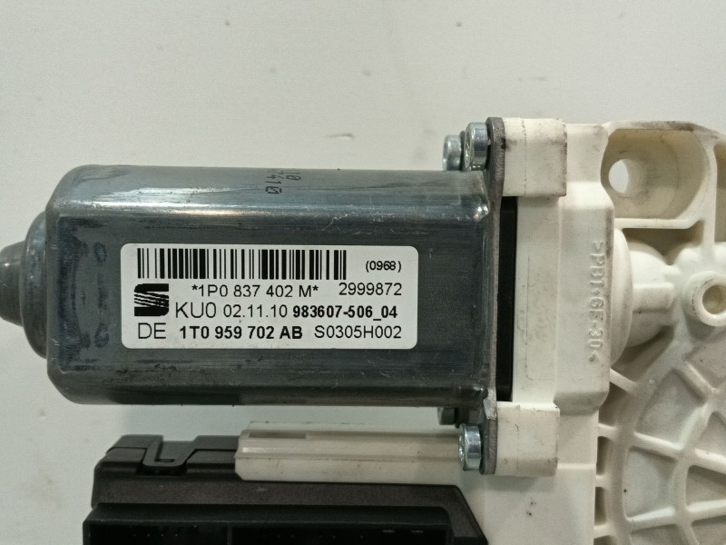 Recambio de motor elevalunas delantero derecho para seat leon (1p1) referencia OEM IAM 1P0837402M 7746020400 E840311609