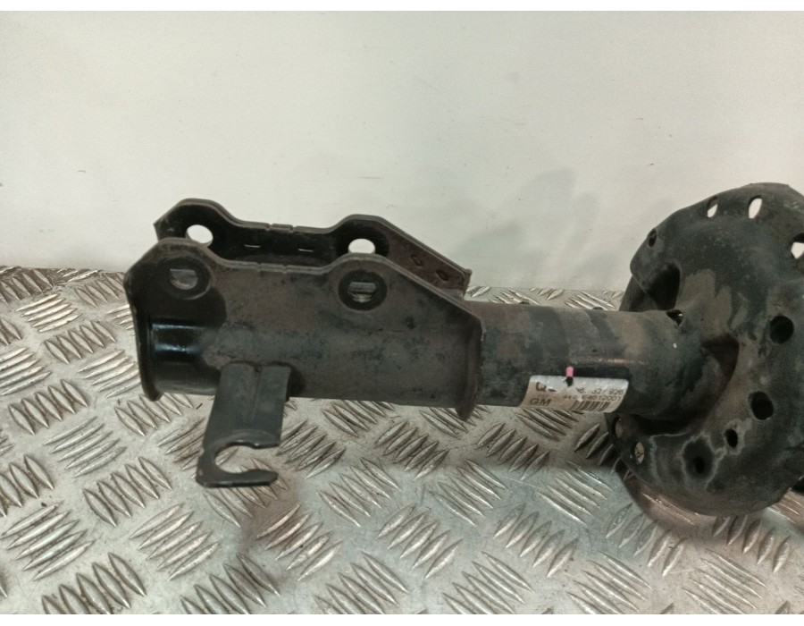 Recambio de amortiguador delantero derecho para opel insignia berlina 2.0 cdti cat referencia OEM IAM E4612001  