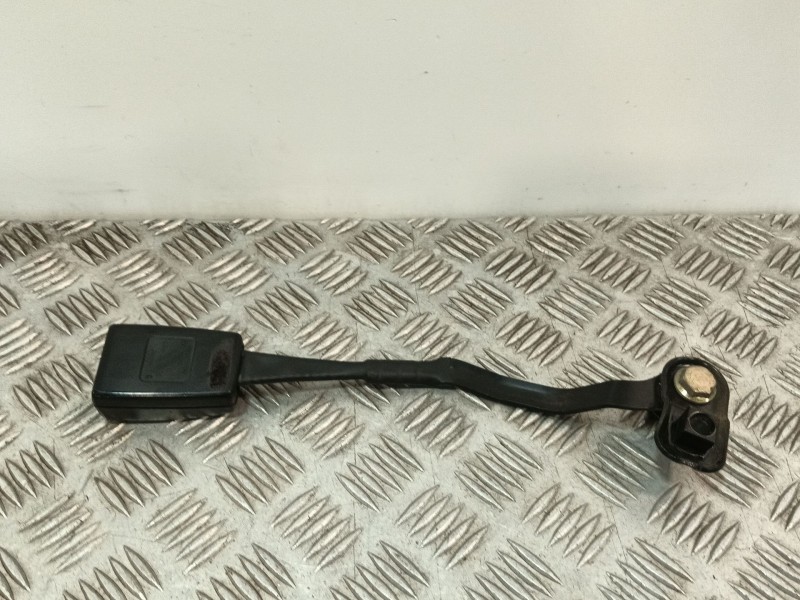 Recambio de enganche cinturon delantero izquierdo para audi a3 (8l1) 1.9 tdi referencia OEM IAM 8L0858675  