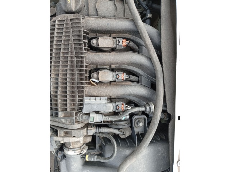 Recambio de inyector para peugeot 208 i (ca_, cc_) 1.2 vti 82 referencia OEM IAM 9676017480  