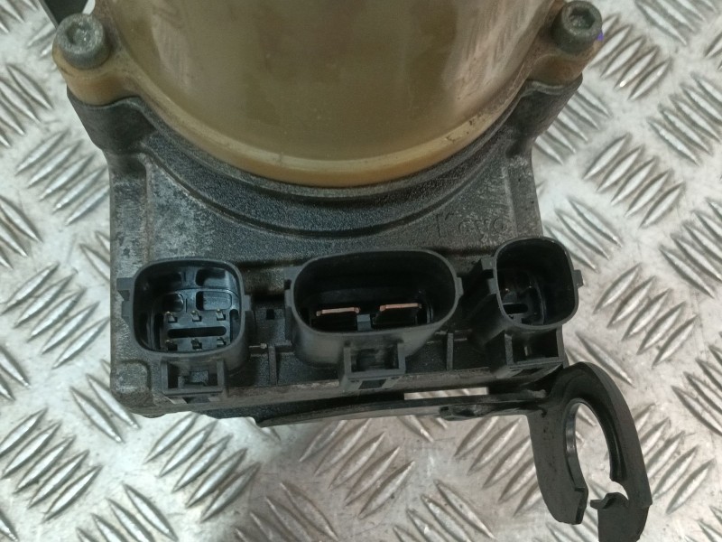 Recambio de bomba direccion para mazda 5 berl. (cr) referencia OEM IAM YJF299  