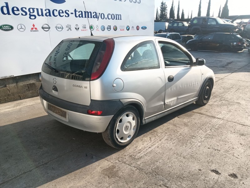 opel corsa c (x01) del año 2002