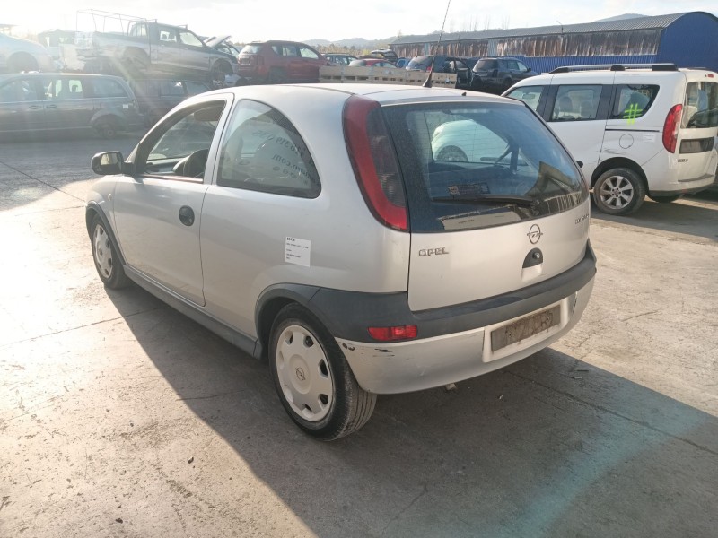 opel corsa c (x01) del año 2002
