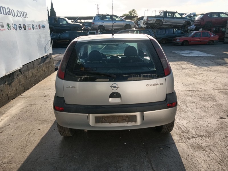 opel corsa c (x01) del año 2002