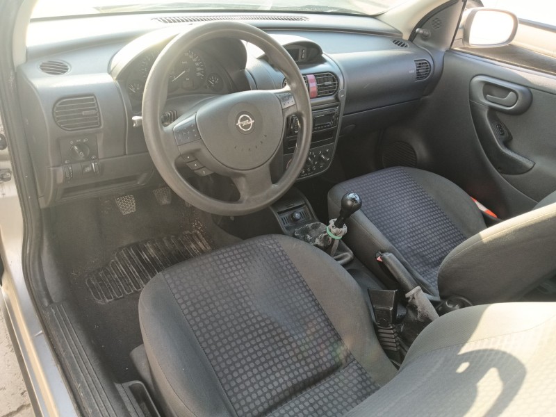 opel corsa c (x01) del año 2002