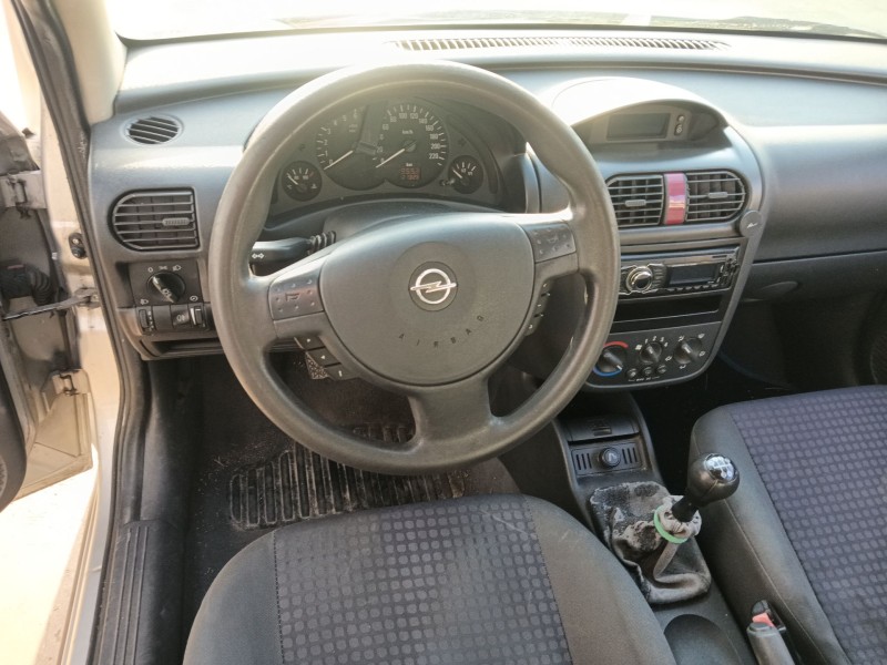 opel corsa c (x01) del año 2002
