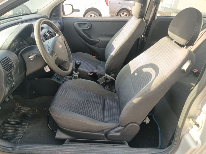 opel corsa c (x01) del año 2002