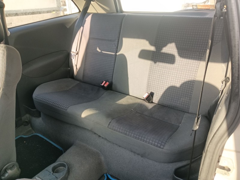 opel corsa c (x01) del año 2002