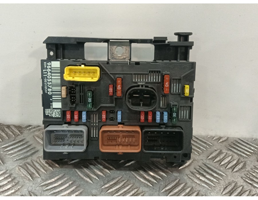 Recambio de caja reles / fusibles para peugeot 207/207+ (wa_, wc_) 1.6 16v vti referencia OEM IAM 9664055780  