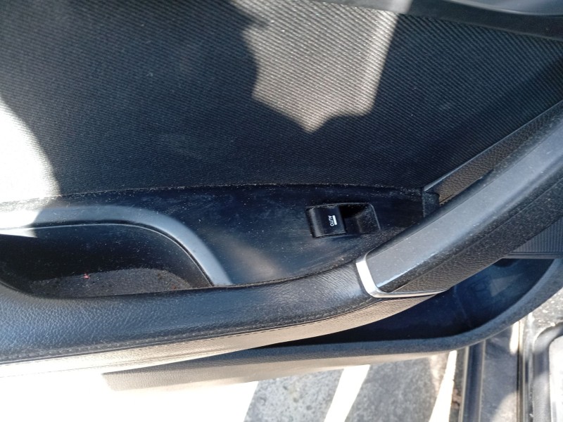 Recambio de mando elevalunas trasero izquierdo para hyundai i40 referencia OEM IAM 935803Z0004X  