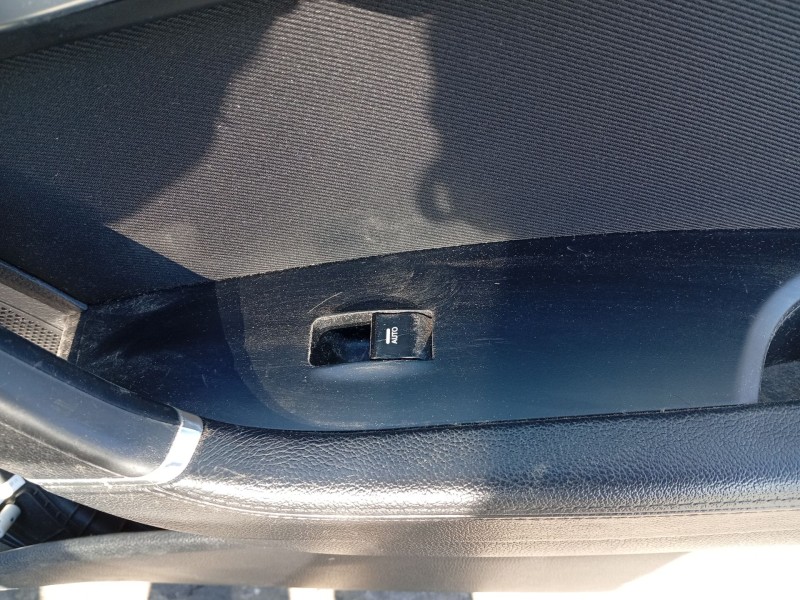 Recambio de mando elevalunas delantero derecho para hyundai i40 referencia OEM IAM 935763Z000  
