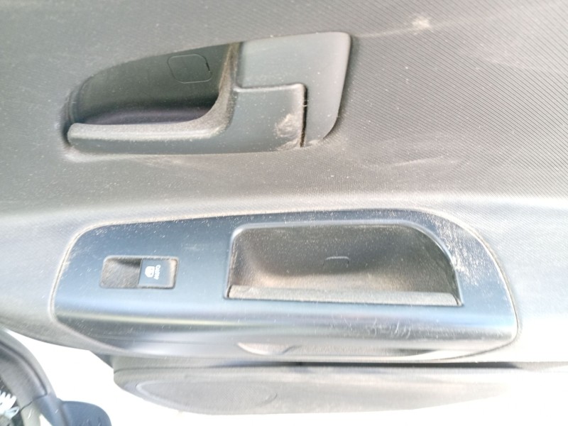 Recambio de mando elevalunas trasero derecho para kia cee´d 1.6 crdi cat referencia OEM IAM 935751H000EQ  