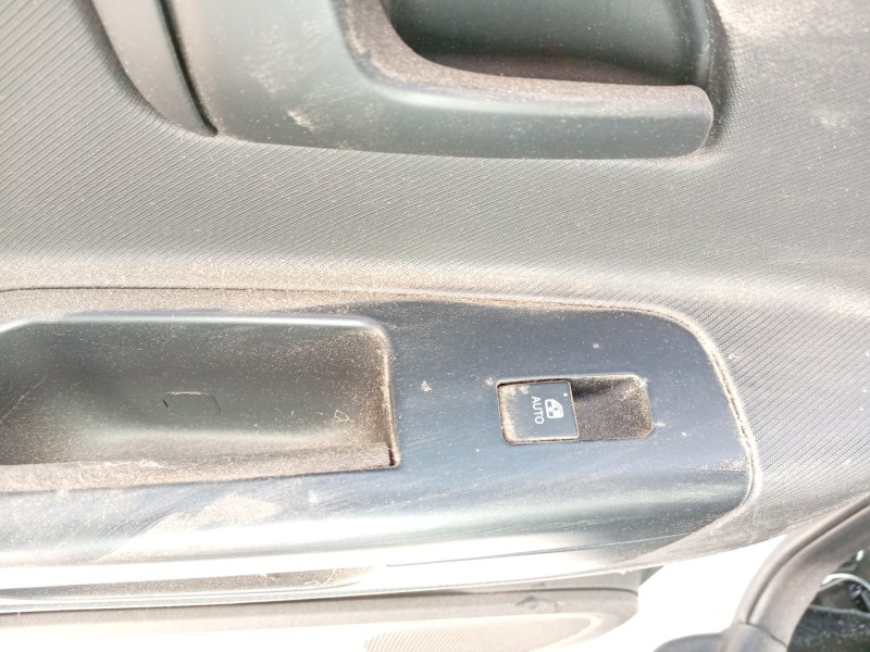 Recambio de mando elevalunas trasero izquierdo para kia cee´d 1.6 crdi cat referencia OEM IAM 935751H000EQ  