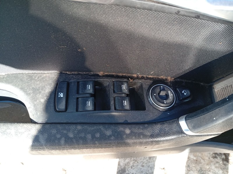 Recambio de mando elevalunas delantero izquierdo para hyundai i40 referencia OEM IAM 935713Z000  