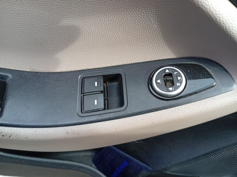 Recambio de mando elevalunas delantero izquierdo para hyundai i20 referencia OEM IAM 93570C80404X  