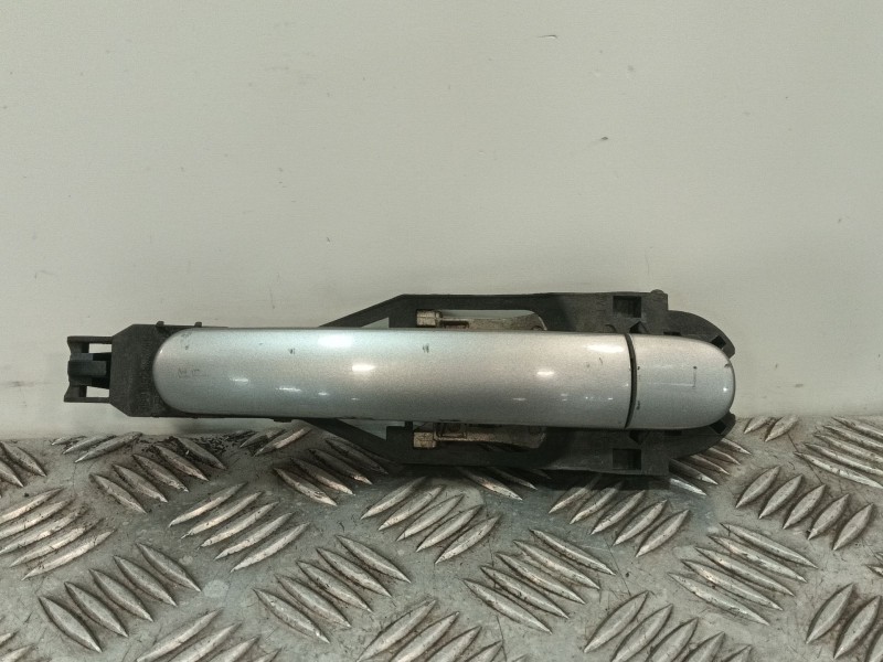 Recambio de maneta exterior delantera derecha para volkswagen golf iv (1j1) 1.9 tdi referencia OEM IAM 3B0837  