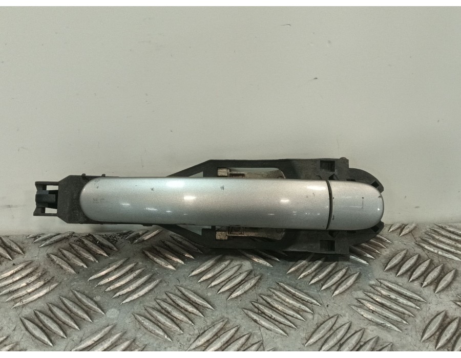 Recambio de maneta exterior delantera derecha para volkswagen golf iv (1j1) 1.9 tdi referencia OEM IAM 3B0837  