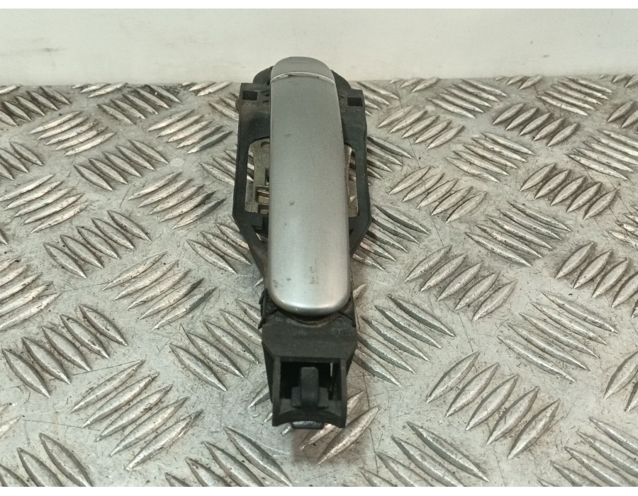 Recambio de maneta exterior delantera derecha para volkswagen golf iv (1j1) 1.9 tdi referencia OEM IAM 3B0837  