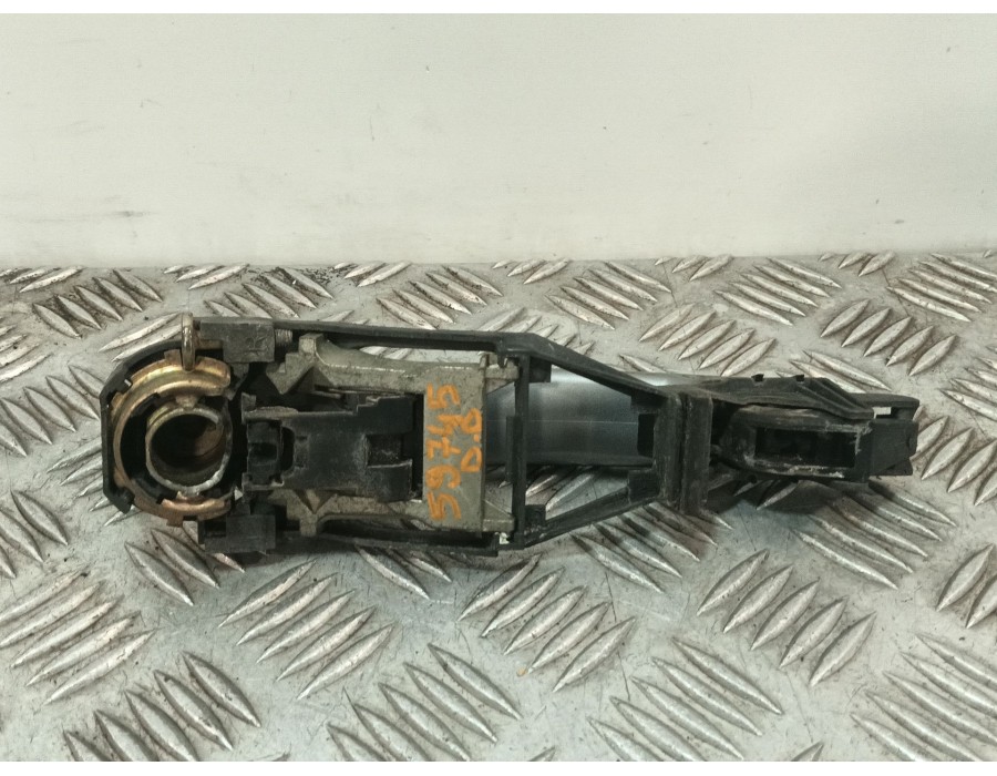 Recambio de maneta exterior delantera derecha para volkswagen golf iv (1j1) 1.9 tdi referencia OEM IAM 3B0837  