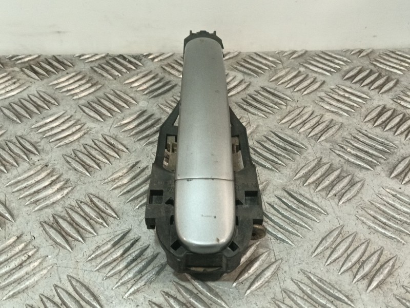 Recambio de maneta exterior delantera derecha para volkswagen golf iv (1j1) 1.9 tdi referencia OEM IAM 3B0837  