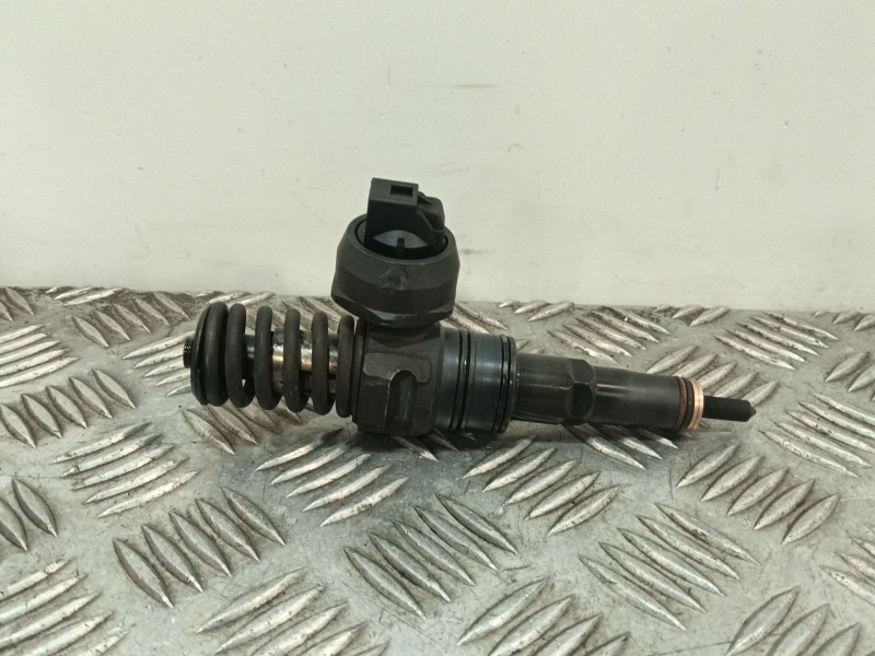 Recambio de inyector para audi a3 sportback (8pa) 2.0 tdi referencia OEM IAM 0414720215 038130073AG 