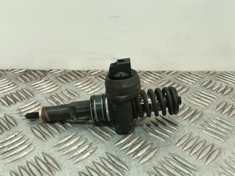 Recambio de inyector para audi a3 sportback (8pa) 2.0 tdi referencia OEM IAM 0414720215 038130073AG 