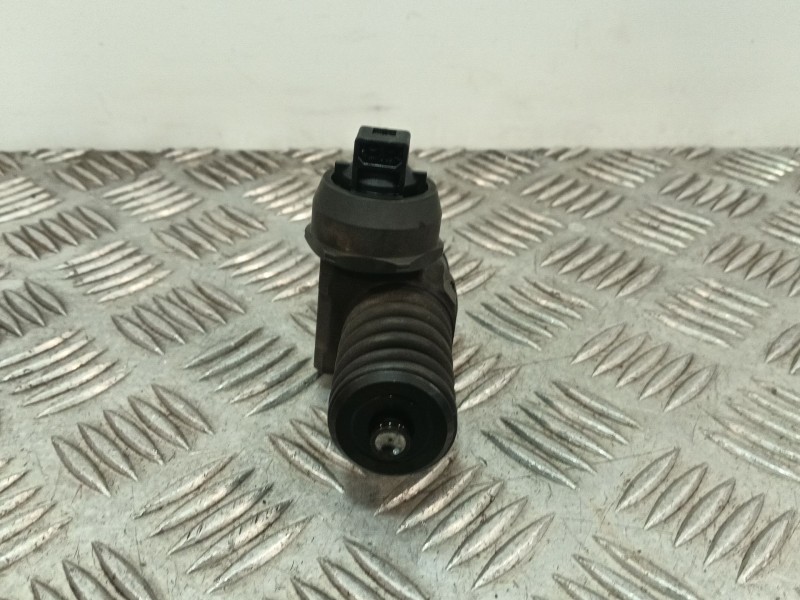 Recambio de inyector para audi a3 sportback (8pa) 2.0 tdi referencia OEM IAM 0414720215 038130073AG 