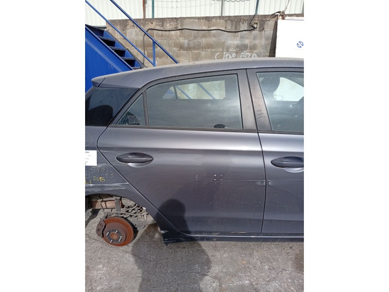 Recambio de puerta trasera derecha para hyundai i20 referencia OEM IAM 77004C8000  