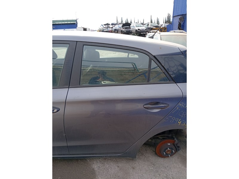 Recambio de puerta trasera izquierda para hyundai i20 referencia OEM IAM 77003C8000  