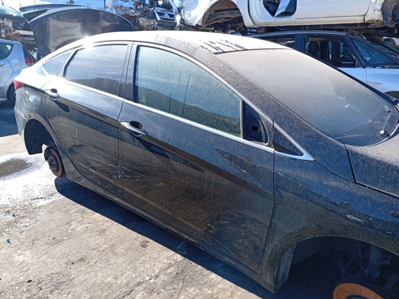 Recambio de puerta delantera derecha para hyundai i40 referencia OEM IAM 760043Z000  