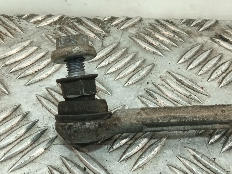 Recambio de bieleta estabilizadora delantera derecha para bmw 1 (e87) 118 d referencia OEM IAM 3135676593402  