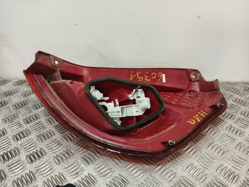 Recambio de piloto trasero izquierdo para ford fiesta vi (cb1, ccn) 1.25 referencia OEM IAM 8A6113405A  