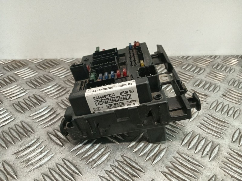 Recambio de caja reles / fusibles para peugeot 307 (3a/c) 2.0 hdi 90 referencia OEM IAM 964605280  