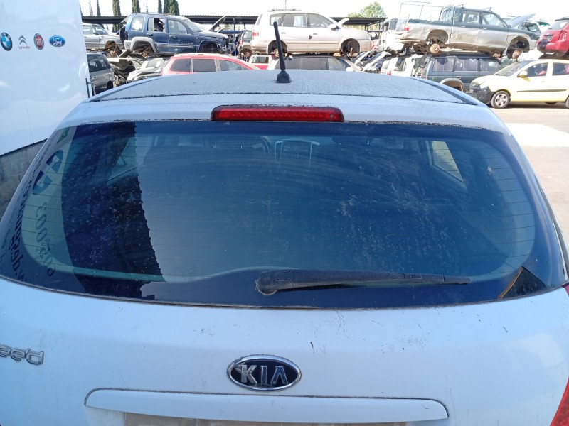 Recambio de brazo limpia trasero para kia cee´d hatchback (ed) 1.4 referencia OEM IAM 988111H000  