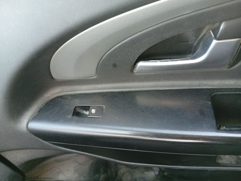 Recambio de mando elevalunas delantero derecho para kia cee´d hatchback (ed) 1.4 referencia OEM IAM 935751H100EQ  