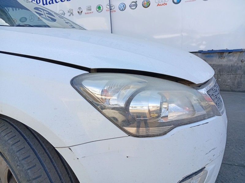 Recambio de faro derecho para kia cee´d hatchback (ed) 1.4 referencia OEM IAM 921021H000  