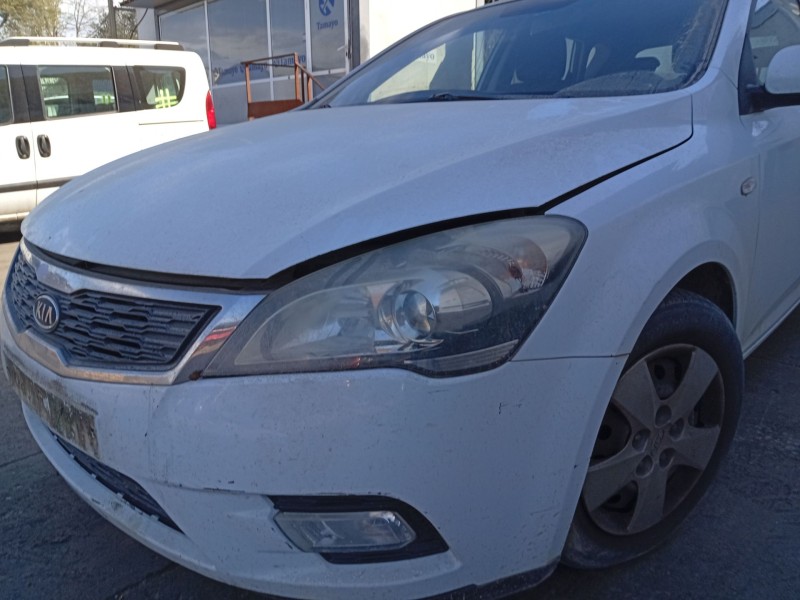 Recambio de faro izquierdo para kia cee´d hatchback (ed) 1.4 referencia OEM IAM 921011H000  