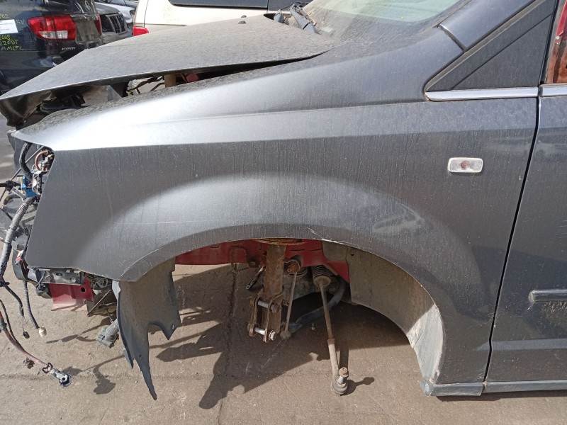 Recambio de aleta delantera izquierda para chrysler grand voyager v (rt) 2.8 crd referencia OEM IAM 68029131AC  