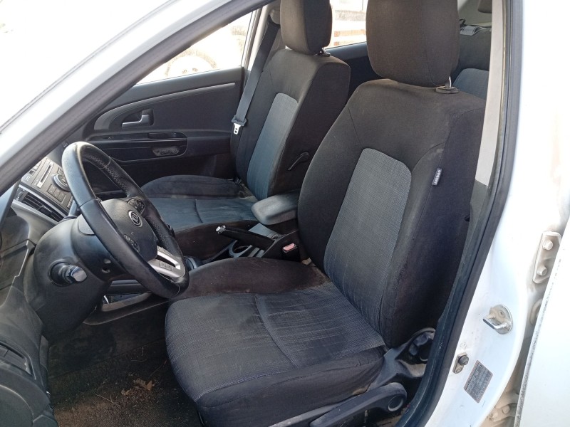 Recambio de asiento delantero izquierdo para kia cee´d hatchback (ed) 1.4 referencia OEM IAM   