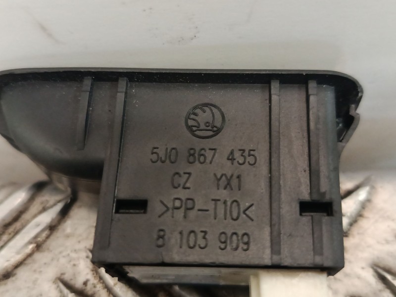 Recambio de mando elevalunas delantero derecho para skoda fabia ii (542) 1.2 12v referencia OEM IAM 5J0867435  