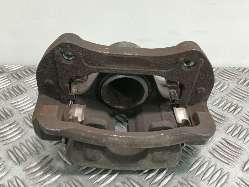 Recambio de pinza freno delantera derecha para opel insignia berlina 2.0 cdti cat referencia OEM IAM B0412  