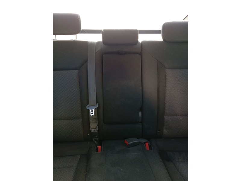 Recambio de cinturon seguridad trasero central para hyundai i40 referencia OEM IAM 898403Z100RY  