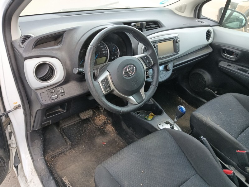 toyota yaris (_p13_) del año 2014