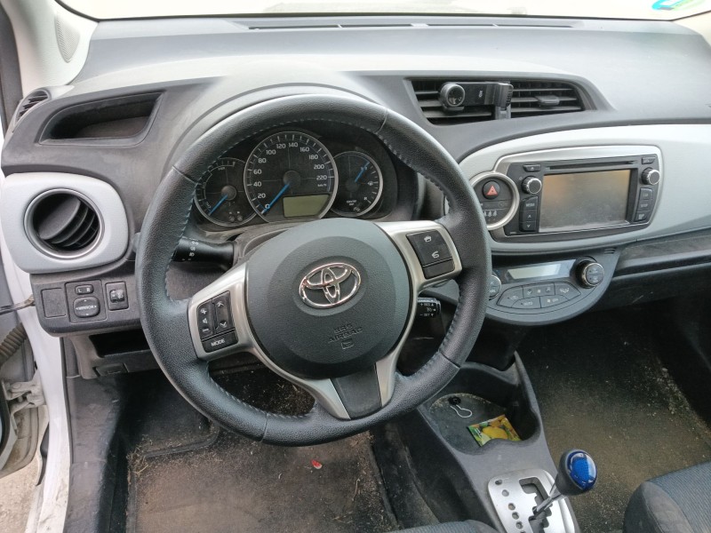 toyota yaris (_p13_) del año 2014