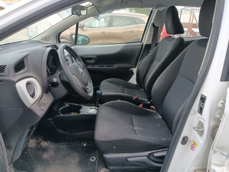 toyota yaris (_p13_) del año 2014