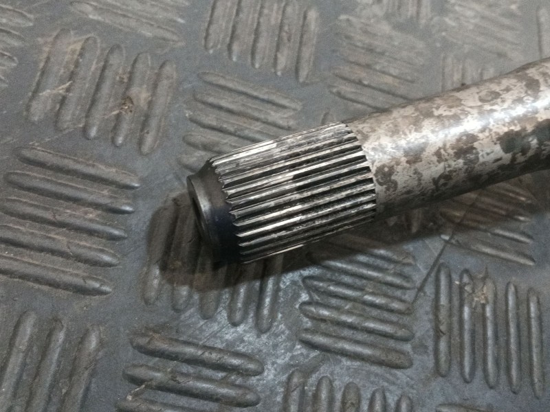 Recambio de mangueta trasera izquierda para nissan terrano ii (r20) 2.7 td 4wd referencia OEM IAM 381640F047  